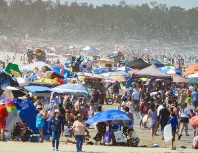 Tuxpan recibió la visita de miles turistas durante este fin de semana largo. Las playas lucieron totalmente abarrotadas