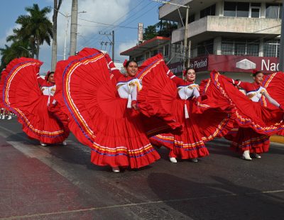 Con un desfile, Tuxpan conmemoró el 115 Aniversario del Inicio de la Revolución Mexicana