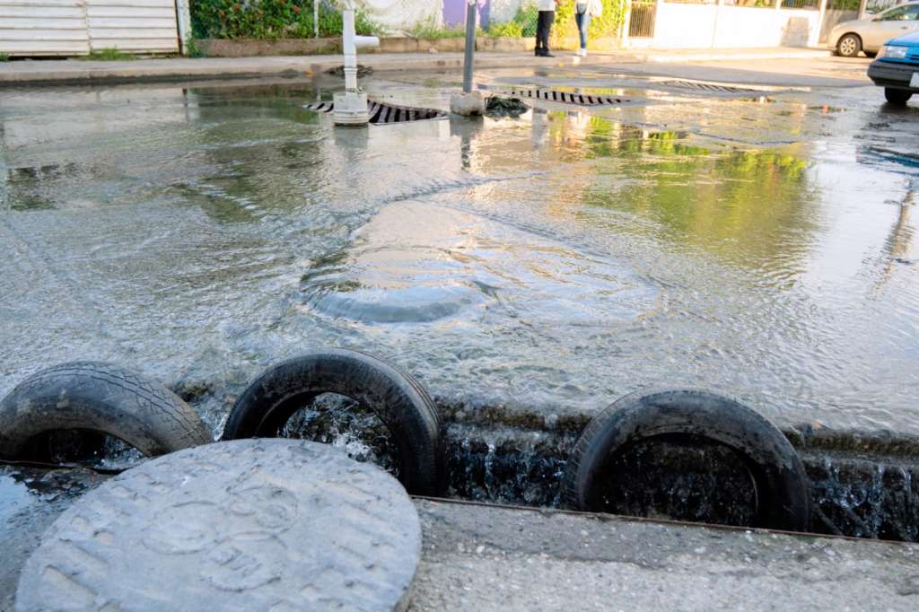 Obras de drenaje en Infonavit CANACO Tuxpan