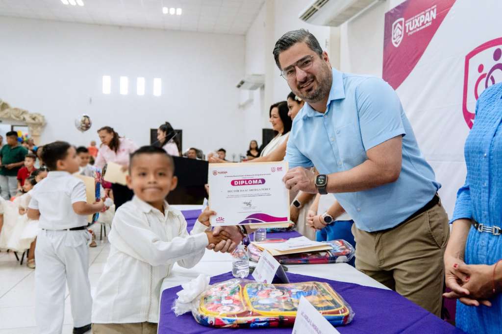 Graduación CAIC Tuxpan generación 2023-2026 del DIF Municipal