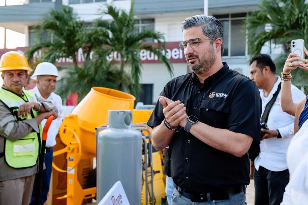 Equipo para Obras Públicas en Tuxpan entregado por el Ayuntamiento para fortalecer los servicios municipales
