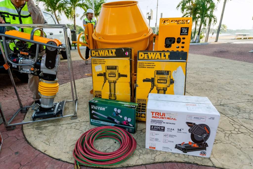 Equipo para Obras Públicas en Tuxpan entregado por el Ayuntamiento para fortalecer los servicios municipales