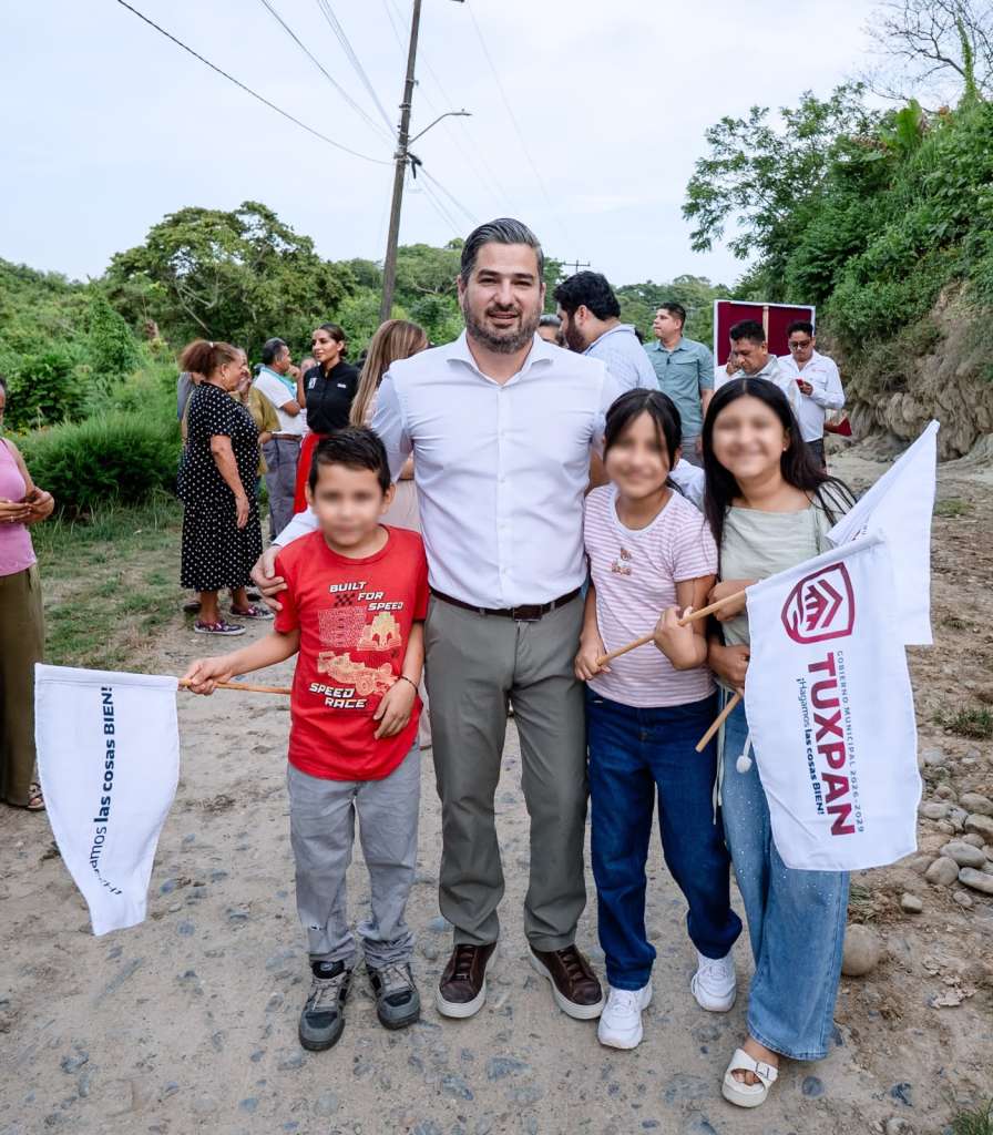 Obra de pavimentación en colonia Los Mangos de Tuxpan