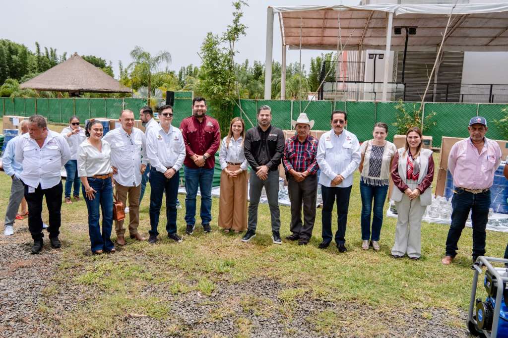 Entrega de apoyos para productores de Tuxpan