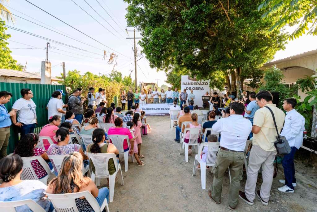 Construcción de guarniciones y banquetas en Tierra Blanca Tuxpan