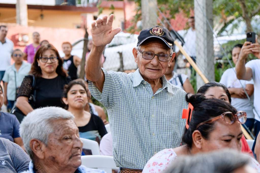 Inicio de pavimentación de la calle Los Pinos