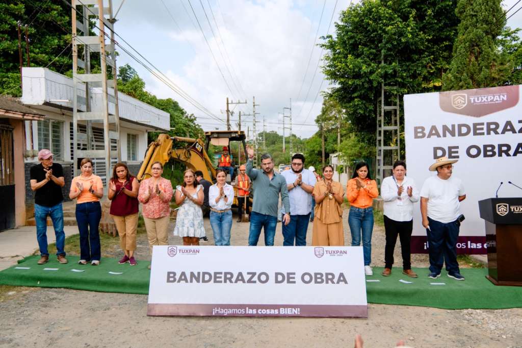 Pavimentación de calles en Santiago de la Peña Tuxpan
