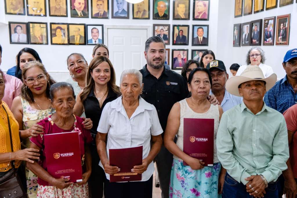 Registro Civil Tuxpan entrega actas de nacimiento por registros extemporáneos