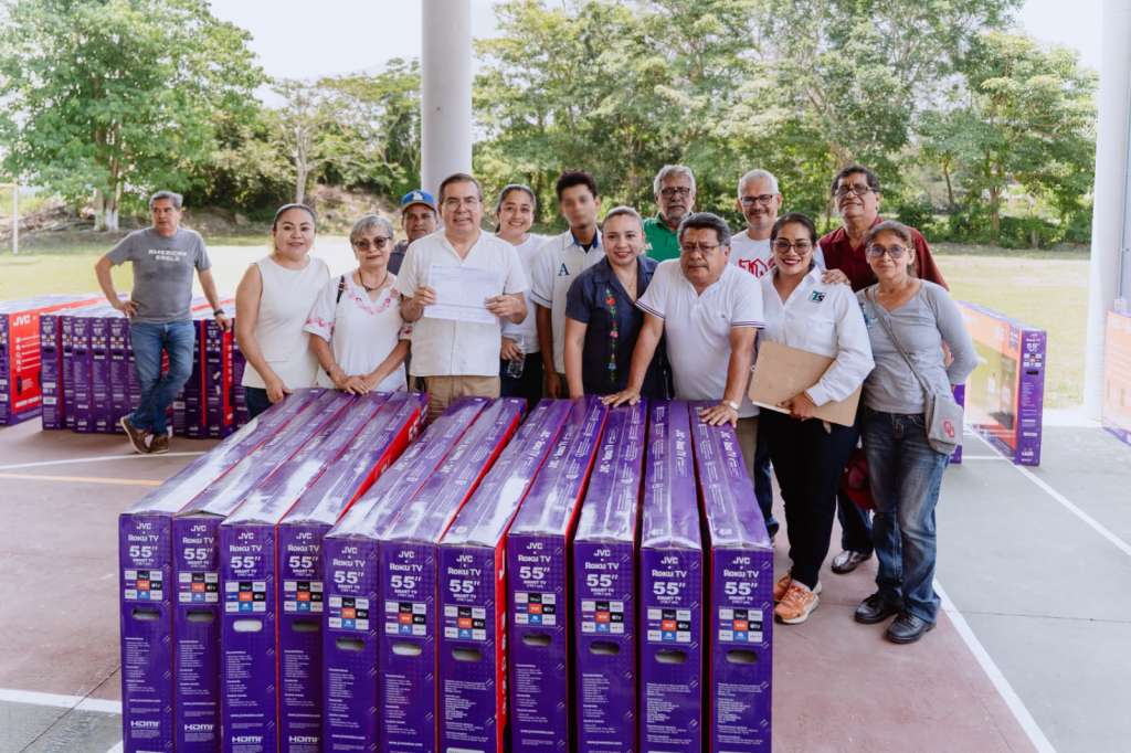 Equipamiento tecnológico para telesecundarias de Tuxpan