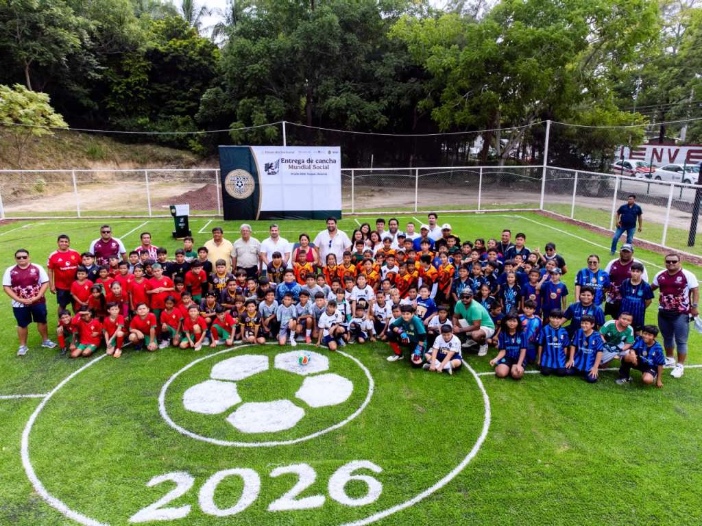 Inauguración de cancha de fútbol 5 en Tuxpan