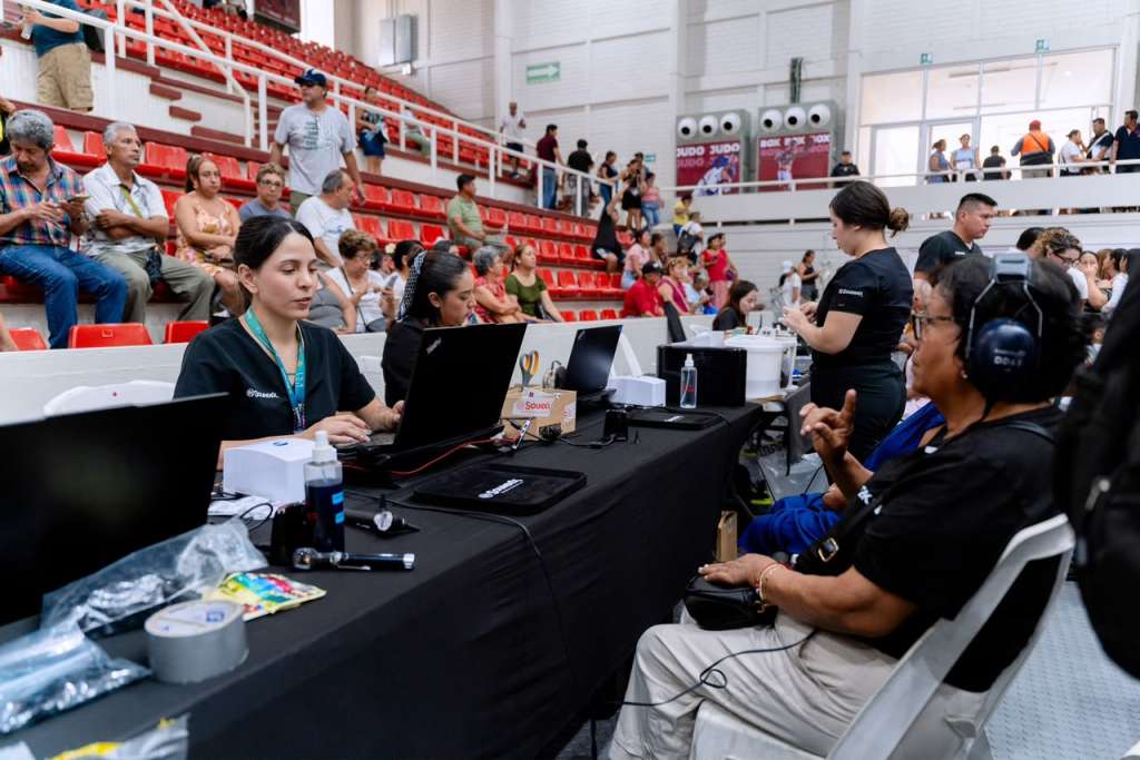 entrega de apoyos sociales en Tuxpan
