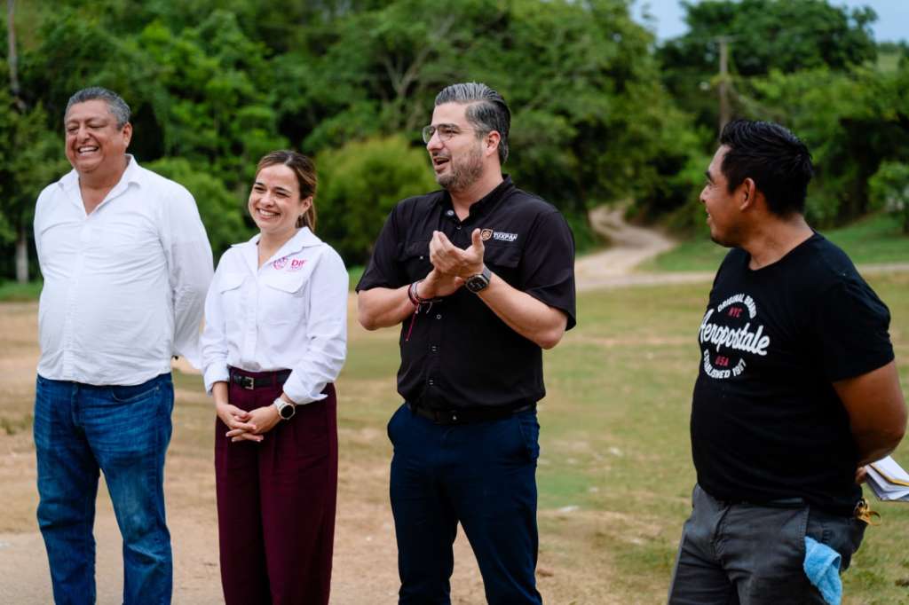 Daniel Cortina entrega apoyos sociales en comunidades