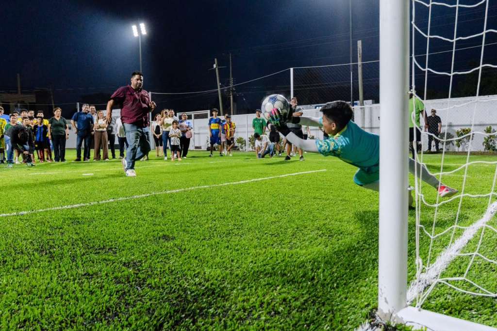 Cancha de fútbol 5 inaugurada en Tuxpan mediante programa Mundial Social de SEDATU