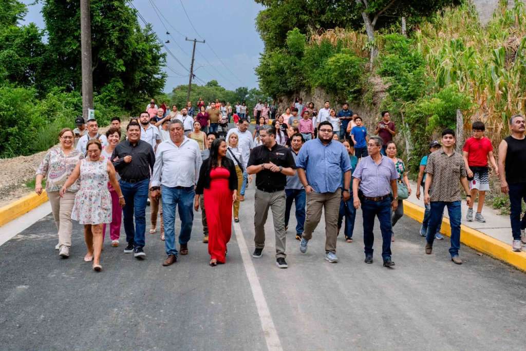 Pavimentación en Los Mangos conecta las colonias Los Mangos y Niños Héroes en Alto Lucero