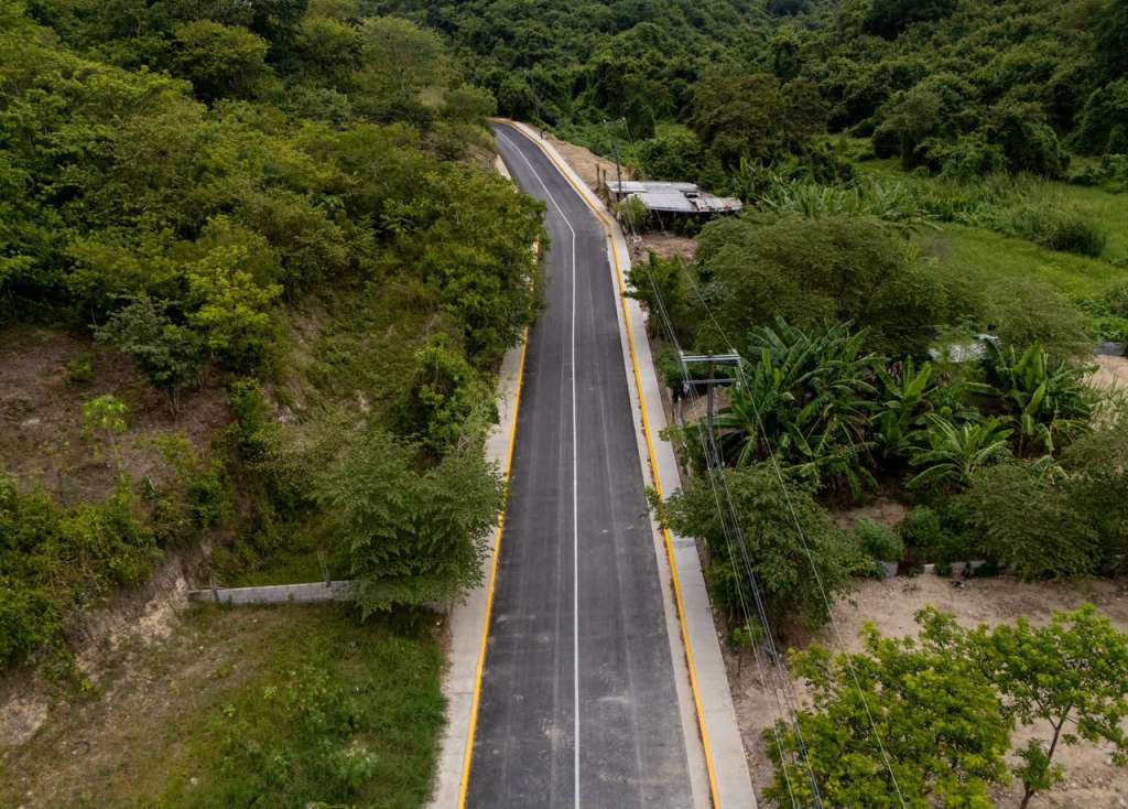 Pavimentación en Los Mangos conecta las colonias Los Mangos y Niños Héroes en Alto Lucero