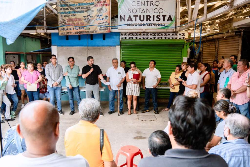 Regularización de locatarios del Mercado Héroes del 47 en Tuxpan.