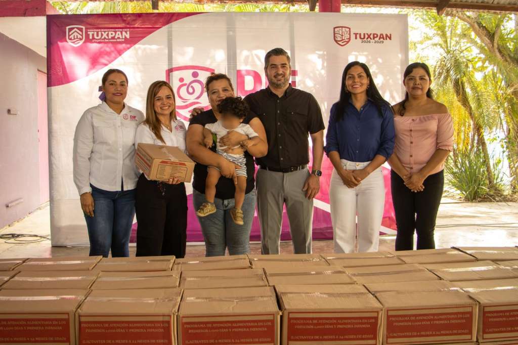 Entrega del Programa Mil Días a madres y mujeres embarazadas de Tuxpan.