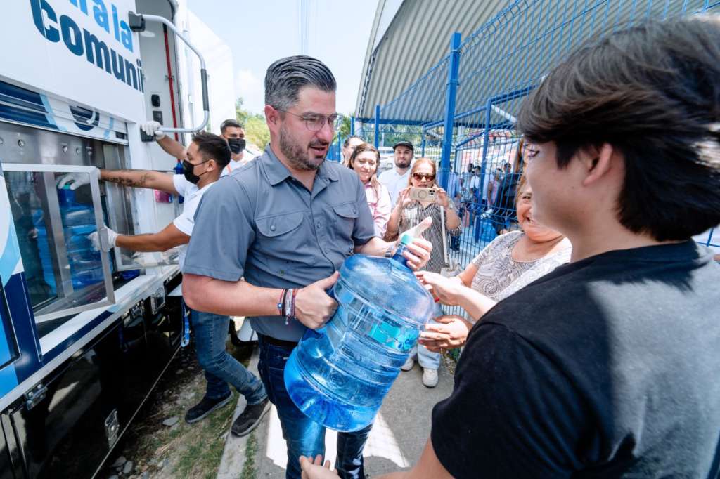 Planta Purificadora Móvil brinda agua potable gratuita a familias de Tuxpan.