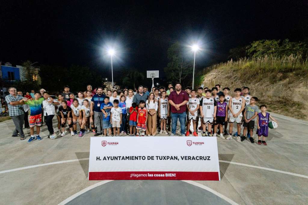 Canchas deportivas de Petrópolis rehabilitadas por el Gobierno Municipal de Tuxpan.