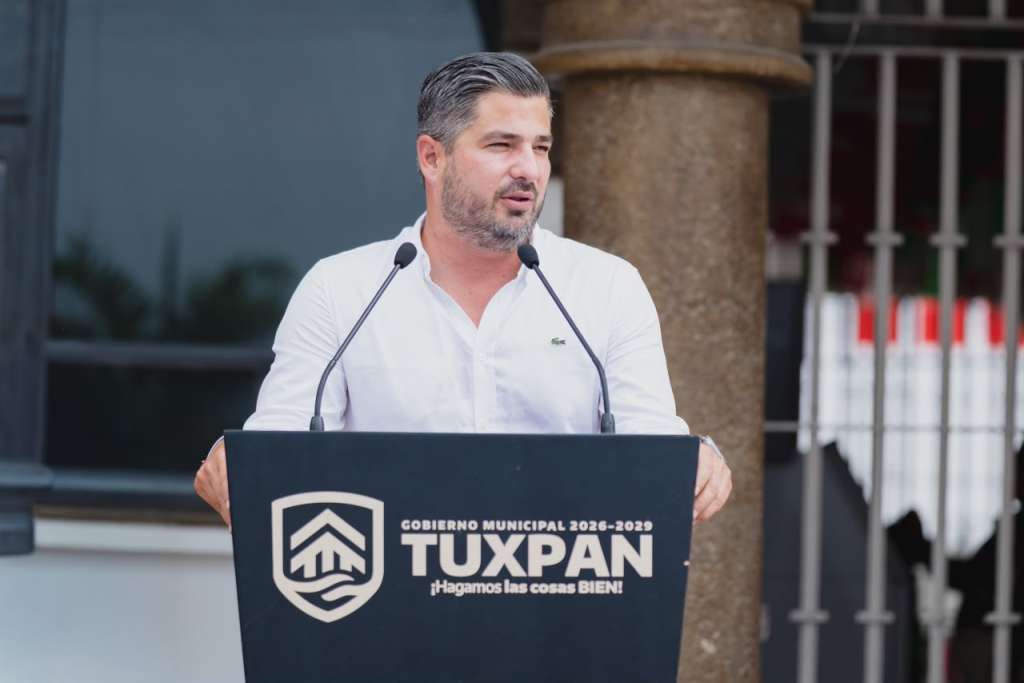 Feria de alfabetización Tuxpan 2026 en la Plaza Cívica Municipal.
