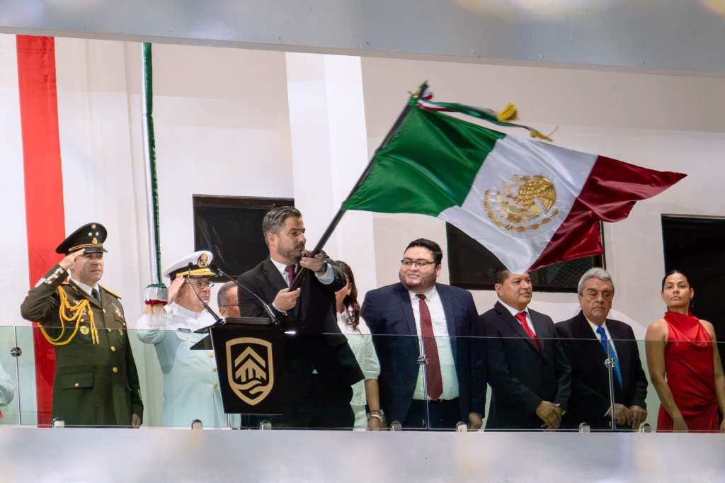 Ceremonia del Grito de Independencia encabezada por el presidente municipal Daniel Cortina Martínez.