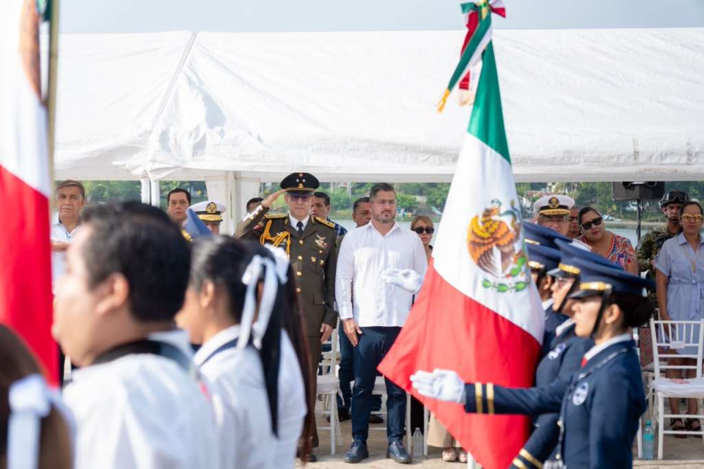 Desfile cívico-militar en Tuxpan por el 216 Aniversario de la Independencia de México.