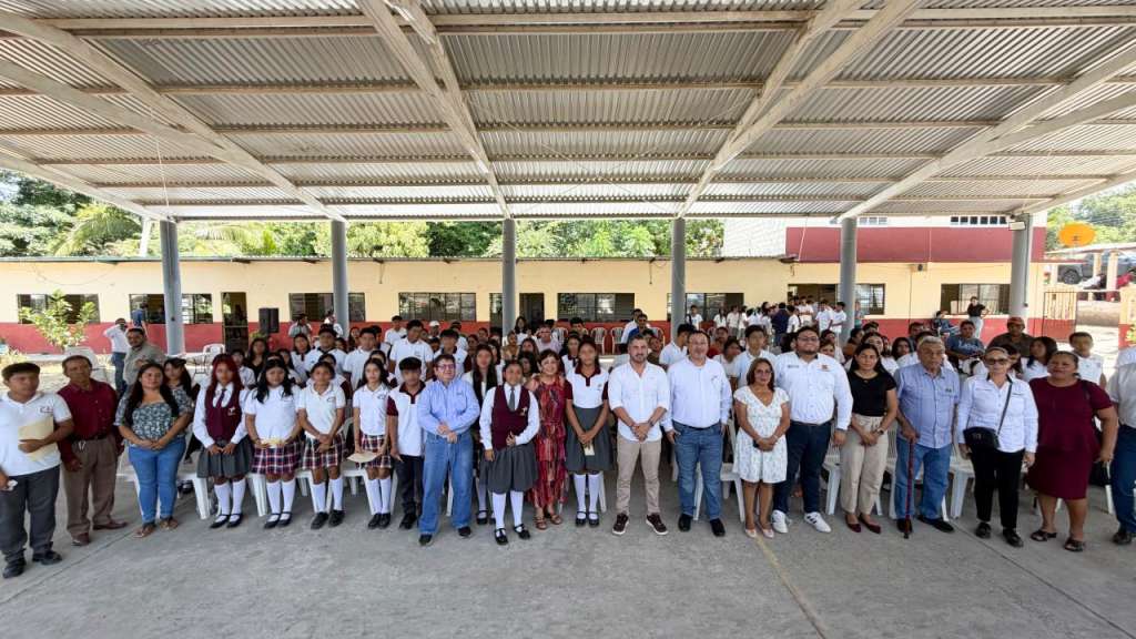 Programa Fuerza y Energía de Tuxpan para apoyar la educación juvenil.